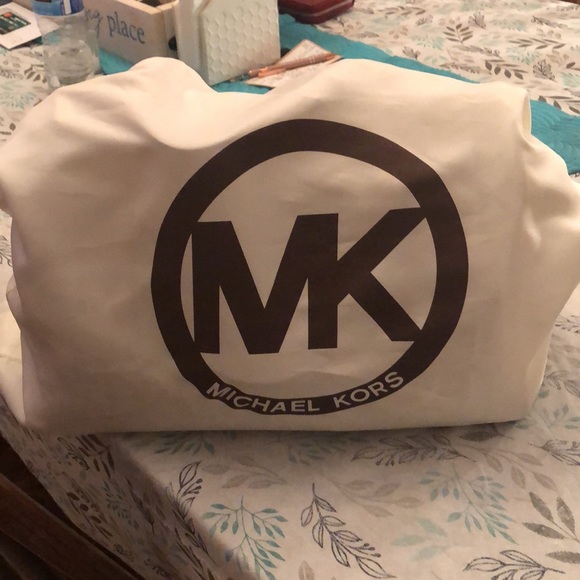 Michael Kors Large Grayson bag with dust bag. - Picture 12 of 12